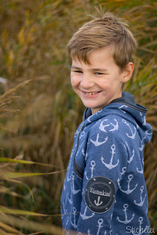 French Terry/Sweat "Soft Anchor" genäht wurde ein "Little Henning" von Mamili1910 - Nähen - Kinder - Jungen - Hoodie - Pullover - Reißverschluss - Glückpunkt.