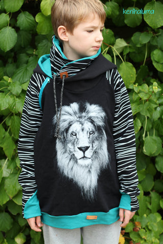 eBook - "Kaja/Kajo Kids" von Mamili1910 - Nähen Hoodie/Pulli für Kinder aus Jersey, Sweat, etc. Anleitung mit Schnittmuster - Raglan - Kaja Kids Raglanhoodie mit Kragen und Kapuze. Reißverschluss in der Raglannaht Daumenlöcher. Schräger Kapuze. Größe 80-170. - Stoff & Schnitt - Glückpunkt.