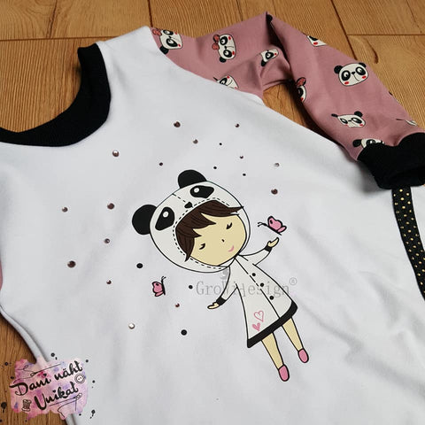 Plotterdatei "PandaGirl" - Motive: Plott dir deine Welt wie sie dir gefällt … PANDAgirl. PANDAgirl im klassischen Panda schwarz/weiß Look, PANDAgirl als bunte Variante, PANDAgirl ist als alleinstehende Figur plottbar oder auch mit Schmetterlingen und/oder einem Herzchenband - Herz, Pandabär, Panda Schwierigkeitsgrad: Anfänger Dateiformat: SVG, DXF und PNG Datei Design: GroWidesign - Plotten für Kinder/Mädchen/Jungen/Baby - Plottdatei - Plotter - Plott - Bügelbild - Folienplott - eBook - Glückpunkt.