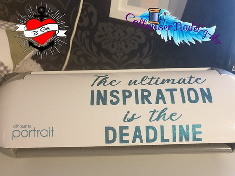 Plotterdatei "Inspiration" B.Style - 1 Einzelmotiv SVG, DXF und PNG - Die ultimative Inspiration ist die Deadline - The ultimate inspiration is the deadline - Plotten für Erwachsene - Damen/Frauen - Spruch/Sprichwort - Plotter - Plottdatei - Plotterei - Plottmotiv - Plott - Glückpunkt.