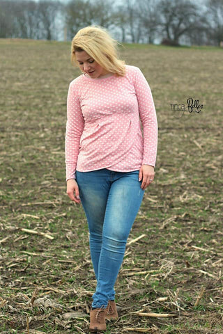 Jacquard-Strick-Jersey "Little Hearts" genäht wurde das eBook - "Lana Damen" - Pullover / Hoodie - Fadenkäfer - "Lana" Erwachsene kann in den Größen 32 bis 58 genäht werden.  Was anspruchsvoll aussieht, ist in Wirklichkeit einfach genäht. Der Pullover Lana ist der etwas andere Hoodie. Er besticht durch seine besondere Optik. Die Faltenlegung im Vorderteil gibt dem Pullover seinen besonderen Look. Auch Anfänger nähen sich dank durchdachter Anleitung problemlos ihren besonderen Pullover mit oder ohne Kordel! - Glückpunkt.