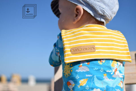 eBook "Matrosenshirt Enno" von Bunte Nähigkeiten ist perfekt für Sommer, Sonne, Strand und Meer. Mit diesem typisch maritimen Kragen - Matrosenkragen - Matrosen-Look - Matrosenshirt - T-Shirt - Tshirt - Nähen Kinder/Mädchen/Jungen - Applizieren - Plotten - Anker als Plotterdatei (SVG, DXF) & Applikationsvorlage (PDF) - Glückpunkt.