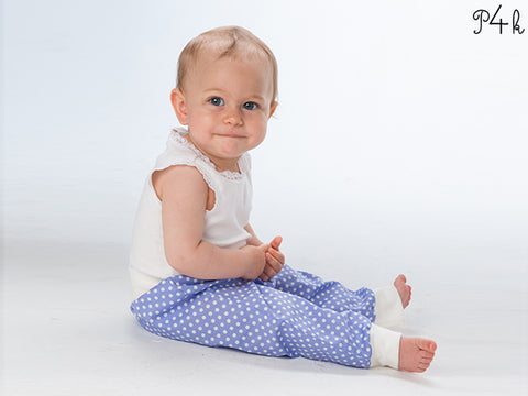 Schnittmuster eBook - Hose Brek - Pattern4Kids - Einfache Hose für Sommer oder Winter geeignet. Zwei Modellvarianten! Modell A: Gemütliche Pumphose ohne Mittelnaht aus Jersey Stoffen mit Gummizug am Bund und Saumumschlag. Modell B: Gemütliche Pumphose ohne Mittelnaht mit Strickbündchen aus Strickstoff am Bund und am Saum. Für Näheinsteiger geeignet! Babyhose - Nähen für Babys/Kinder - Mädchen/Jungen - Haremshose - Glückpunkt.