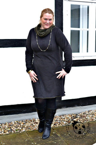 Stretch-Lederimitat - Wildleder "Soire" - Lederjersey kombiniert mit Feinstrick "Neyla" genäht wurde Kleid "Kuschelkleid" von AnniNanni - Nähen für den Herbst/Winter - Damen - Curvy - eBook & Stoff - Glückpunkt.