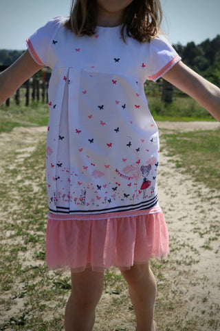Baumwolle/Popeline - "Butterfly Girls" - Schmetterling/Blumen, sowie Softtüll/Tüll "Ballerina" kombiniert mit dem Schrägband mit Häkelborte "Vienna" Punkte genäht wurde eBook - "gewebte Lotte" - Shirt/Tunika/Kleid - Pea aus Schilde - Nähen für Mädchen - Glückpunkt