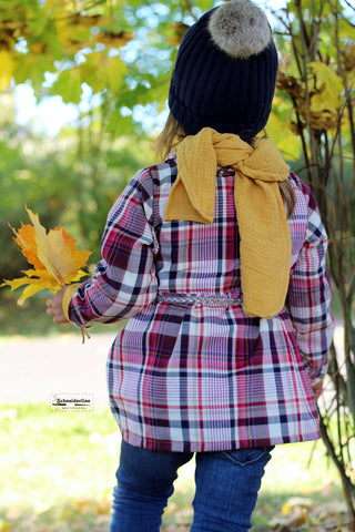 Baumwolle - Country Checks kombiniert mit Double Gauze/Musselin - eBook - "Herbst Bluse" - Schneiderline - cooles Schnittmuster für eine Herbstbluse/Tunika/Kleid. Anleitung & Schnittmuster. Locker geschnittene Bluse, die im oberen Bereich geknöpft wird. Der untere Teil ist ausgestellt und kann in Blusen-, Tunika- oder Kleidlänge genäht werden. Mit einem Gürtel oder versteckter Gummizug.  Farbigen Ärmelumschläge, Ausschnitt mit Beleg oder mit Kragen.  2 verschiedenene Taschen - Nähen für Kinder/Mädchen - Glückpunkt