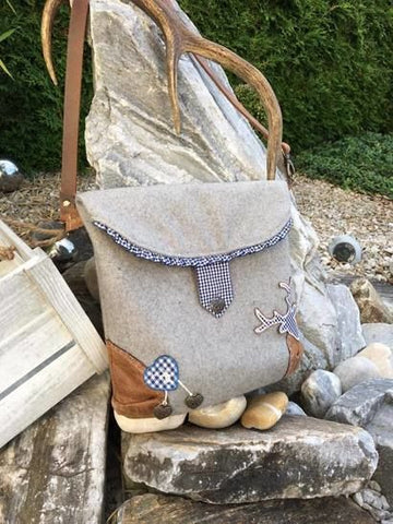 eBook "Büddel Bag Marei" Tasche/Damentasche/Handtasche von Unikati-Jede Naht ein Unikat. Bueddel Bag Anleitung & Schnittmuster. Die kleine, feine Handtasche mit vielen Gestaltungsmöglichkeiten. Allrounder - Nähanfänger - Anfänger - besondere Highlight sind die Patches - Gurtaufhängung - Größe der Tasche nach dem Nähen: Breite 33 cm/ Höhe 33,5 cm/ Höhe aufgeklappt 40 cm  - Nähen Damen Taschen & Täschchen - Glückpunkt.