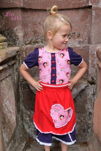 HedYa Dirndl Kinder von Kreativhund Mini HedYa Dirndl, der Dirndl-Look für die Kleinen.  Mit dem Mini HedYa-Dirndl kannst du ein Kleid nähen, das in seinem Erscheinen wirkt wie ein Dirndl, aber dennoch bequem genug ist, um darin zu spielen und zu toben. Das eBook enthält die Größen 86-164.  Durch die Schnürung am Oberteil entsteht der Dirndl-Look. Dieser wird durch leichte Puffärmel und eine Schürze zusätzlich unterstrichen. Das Rockteil kannst du sowohl in  Falten legen oder gerafft nähen.  Du kannst das Mini HedYa-Dirndl aus allen dehnbaren Stoffen nähen. Der Schnitt ist auf die Verwendung von Jersey ausgelegt. - Nähen - Kinder/Mädchen - Glückpunkt.