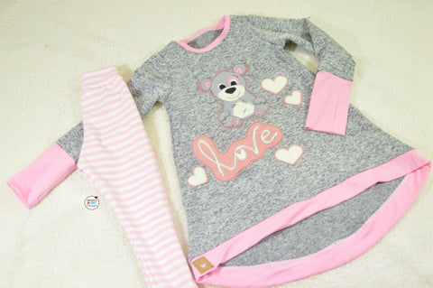 Applikationsvorlage "Elchi/Bärli" - Tilu Design - Applizieren leicht gemacht - Bär & Elch - Weihnachten - Winter - Applikation kombiniert mit dem Monatsknaller Ringel-Jersey "White Stripes" & Strick-Sweat "Moonie", sowie Jersey "Basic Love" - Shirt - Pulli - Nähen - eBook & Stoff - Glückpunkt.