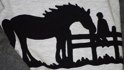 Plotterdatei "Reiten & Pferd/The Boys" von Daddy2Design. Plotterdatei inkl. Kurzanleitung, SVG, DXF und PNG Datei, Horse Love - Reiten - JUNGS BUBEN REITEN Shadow- 4 Dateien - Serie "Horse-Land" - Horse Love - Reiten - PFERDE Shadow SCHATTENSPRINGER - Plott. Sehr schön um Kleidungsstücke individuell zu gestalten. Pferde/Pferd - Springen - Pferdeliebe - Horselove - Plotten für Kinder/Mädchen/Jungen - Plottdatei - Plotter - Einfarbig/Mehrfarbig - Vorlage - Glückpunkt.