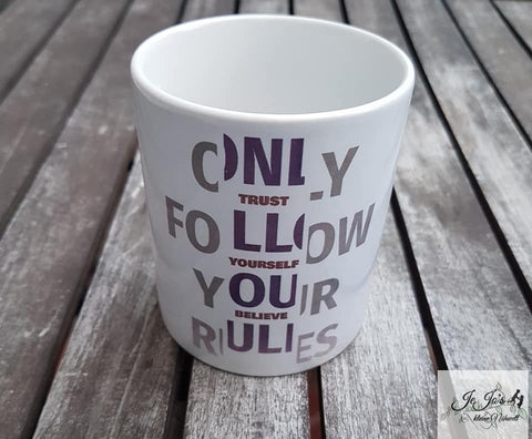 Plotterdatei "Follow your Rules" von Daddy2Design. Plotterdatei inkl. Kurzanleitung, SVG, DXF und PNG Datei - FOLLOW YOUR RULES - 3 / 2 / 1 Farbiges Motiv für Männer, Jungs und coole Mädels - Kinder/Jungen/Mädchen - Plott - Plotten - Plotterdatei - Sprüche - Echte Kerle - Regeln - Folge Deinen eigenen Regeln - Sprüche - Zitate - Glückpunkt.