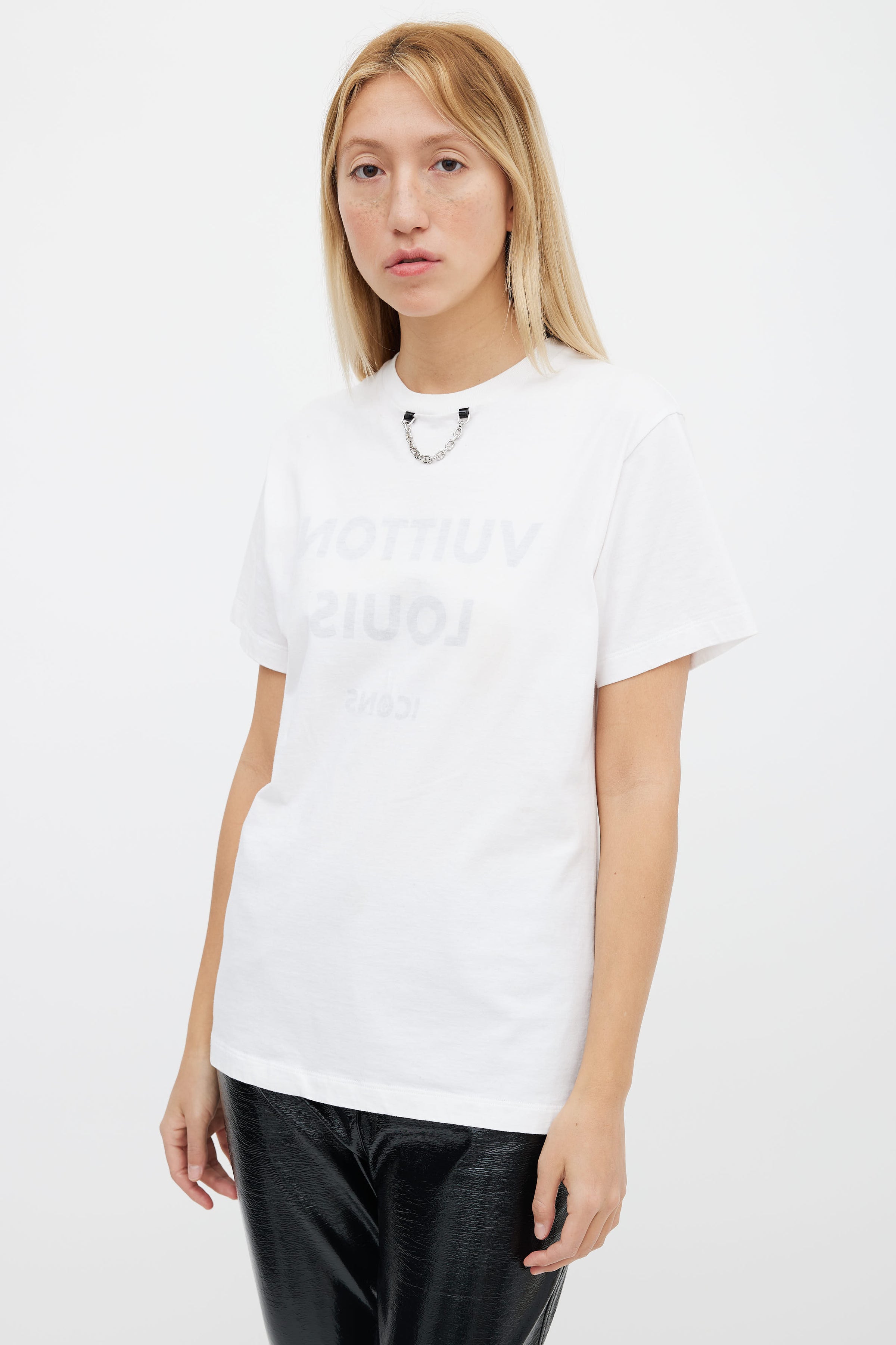 Louis Vuitton // White & Black Icons Logo T-Shirt – VSP Consignment