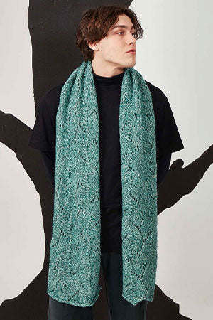 Scarf 269-055-001 knit with Lang's Kris in the color 1083.0009