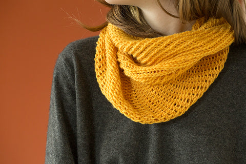 bella cowl in urth yarns harvest worsted