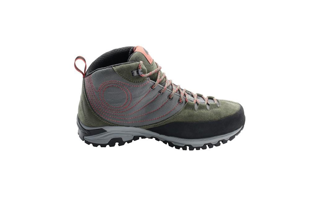 lightest weight hiking boots