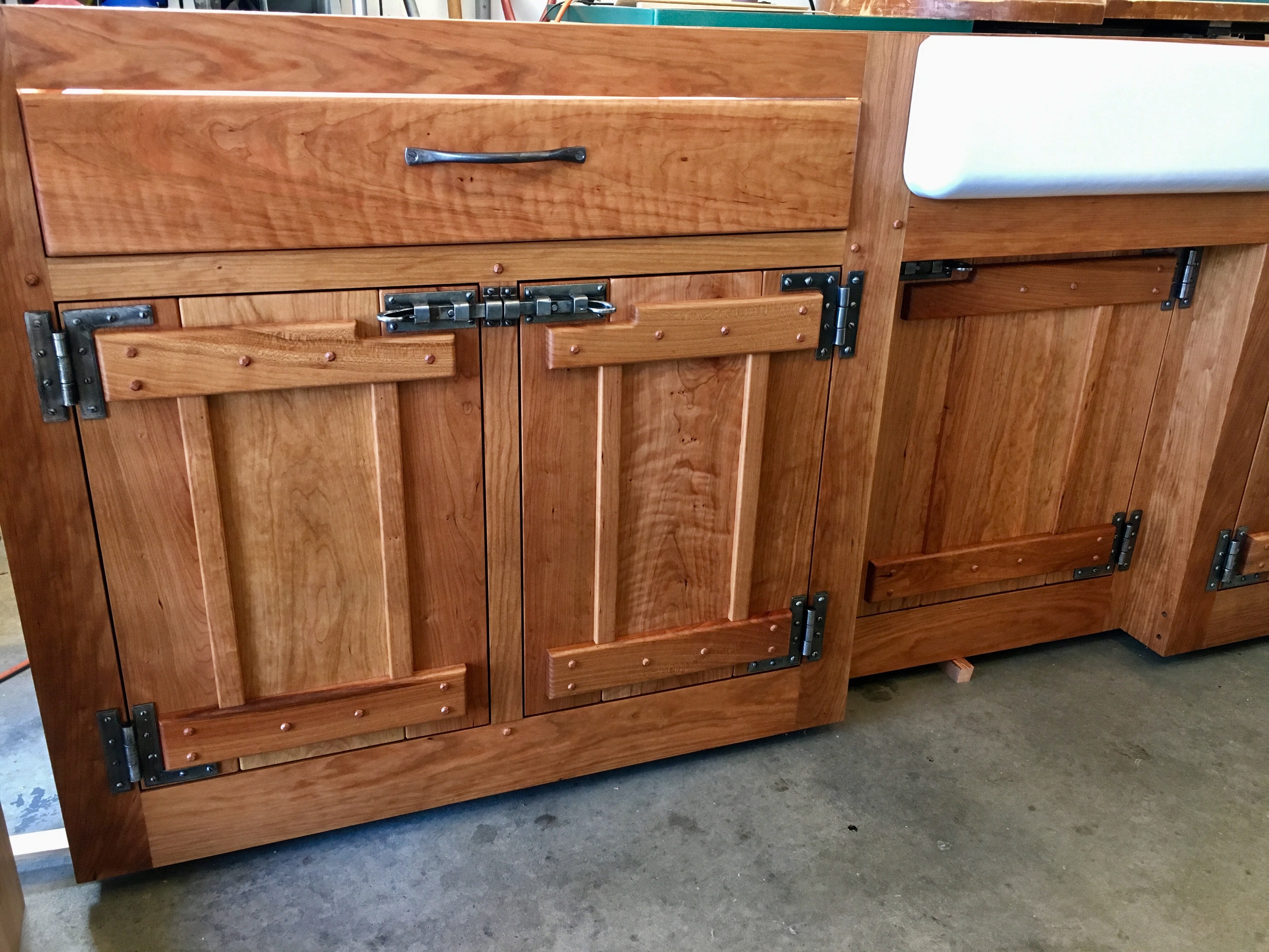 HL hinges