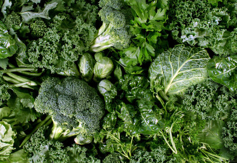 broccoli and leafy organic foods for healthy diet pregnant women