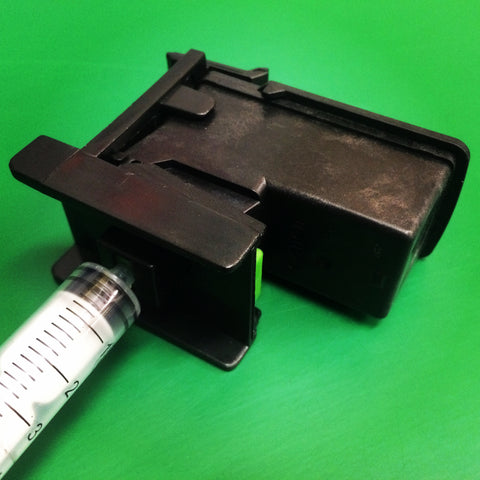Clip the Canon CL-546C colour cartridge into the refill clip suction tool.