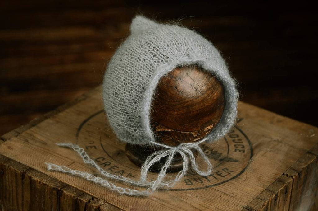 Adjustable Pointy Mohair Bonnet - Pale Green