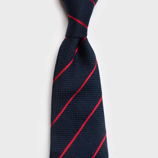 Ejeren liner stykke Spice Up Your Essential Suit: A Burgundy Tie for Navy Blue Suit | Aklasu