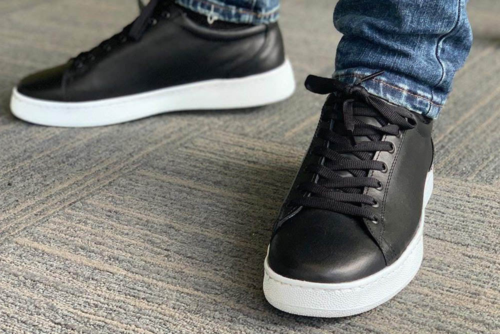 Tenis negros para hombre estilo casual