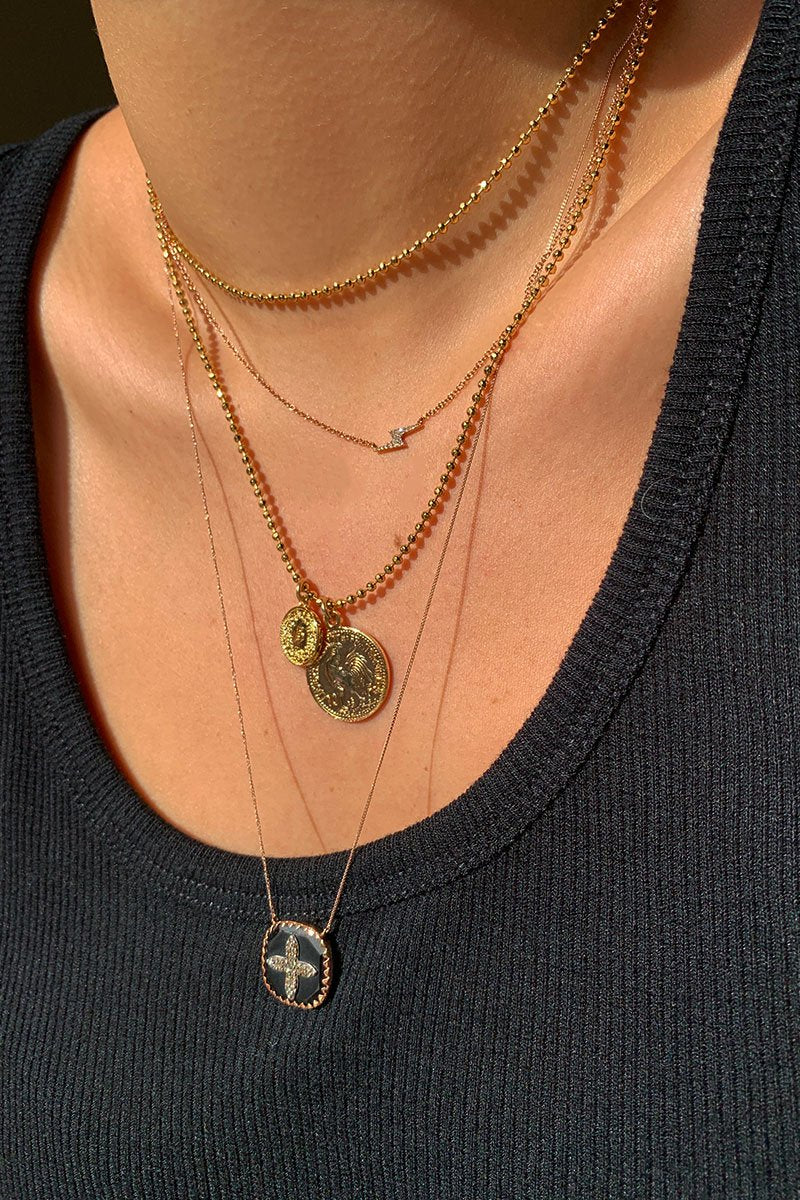 How To: Layer Necklaces – Pavilion