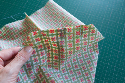 How to sew an insulated lunch bag using laminated cotton - maaidesign blog