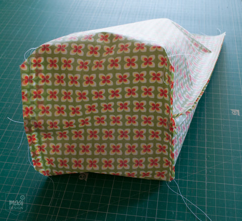 How to sew an insulated lunch bag using laminated cotton - maaidesign blog