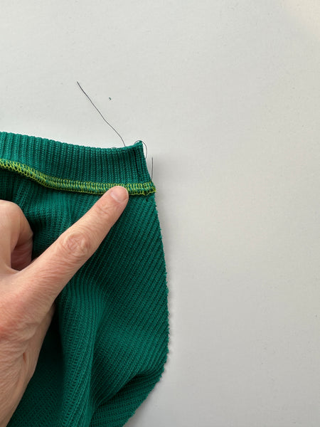 How to sew a neckline that lies flat with knit fabrics