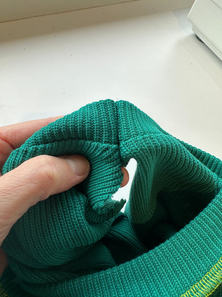 How to sew a neckline that lies flat with knit fabrics