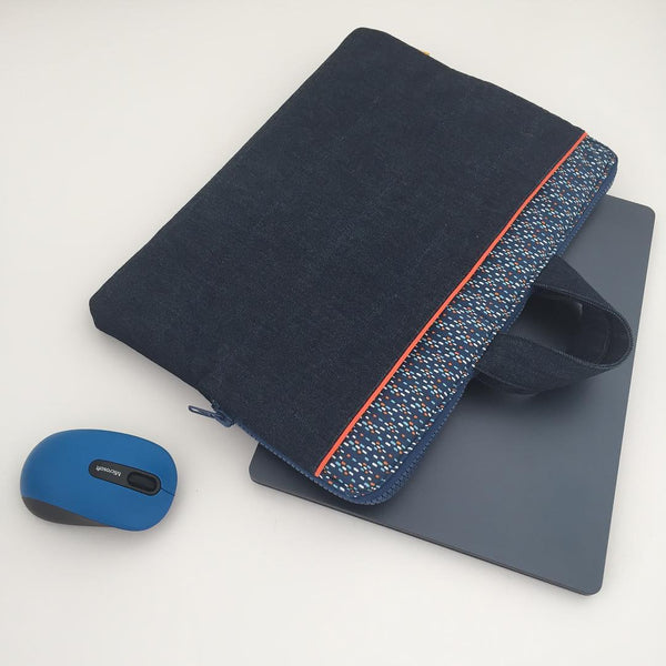 Sewing a laptop pouch