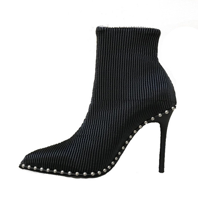 pointed toe shoe boots