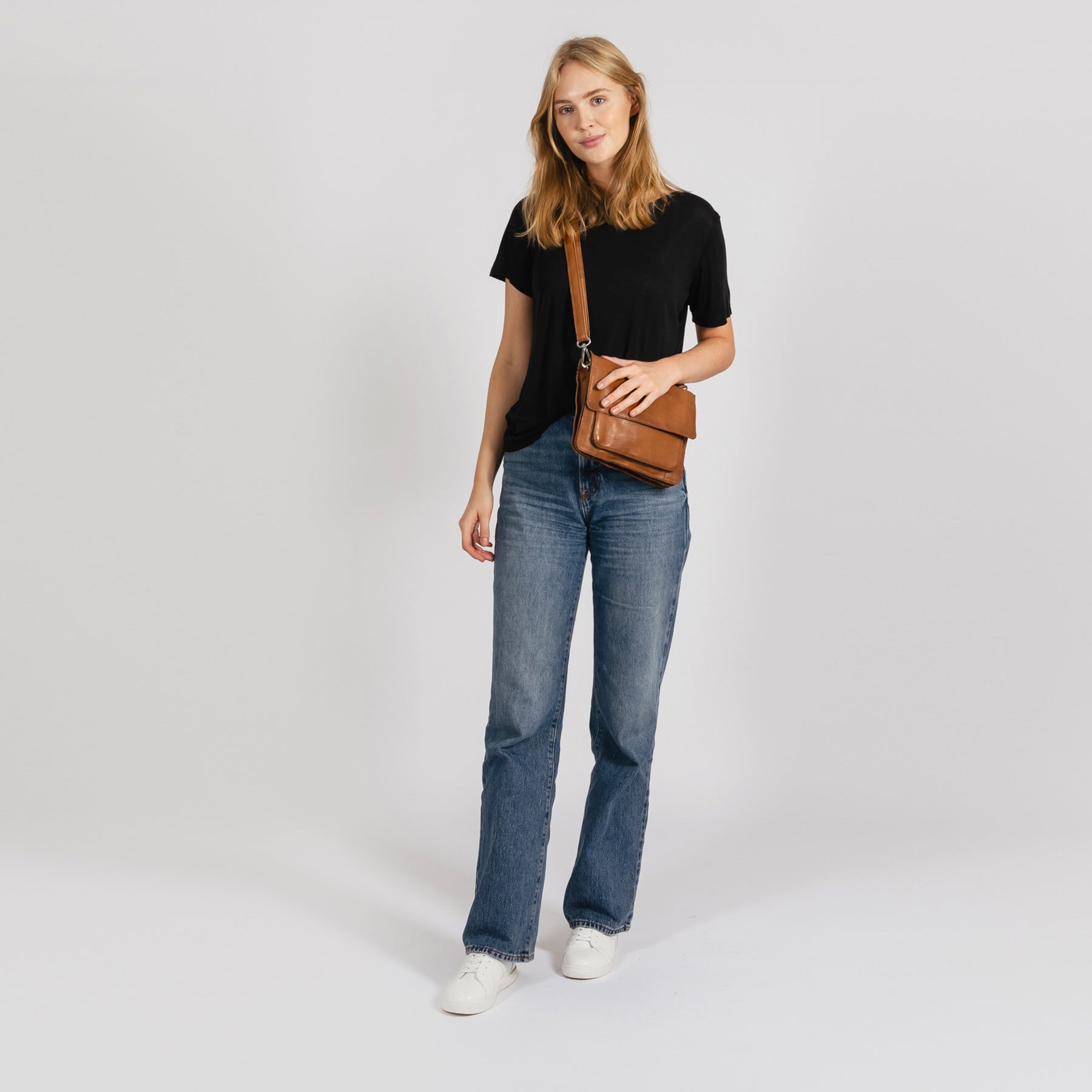 Audrey Discrete Crossbody