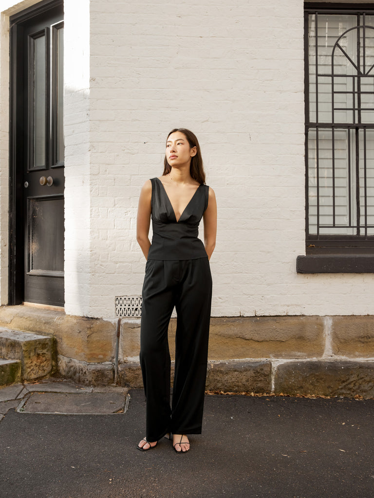 Why an All-Black Outfit Always Works | The UNDONE
