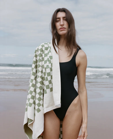 Baina green and white checkered beach towel