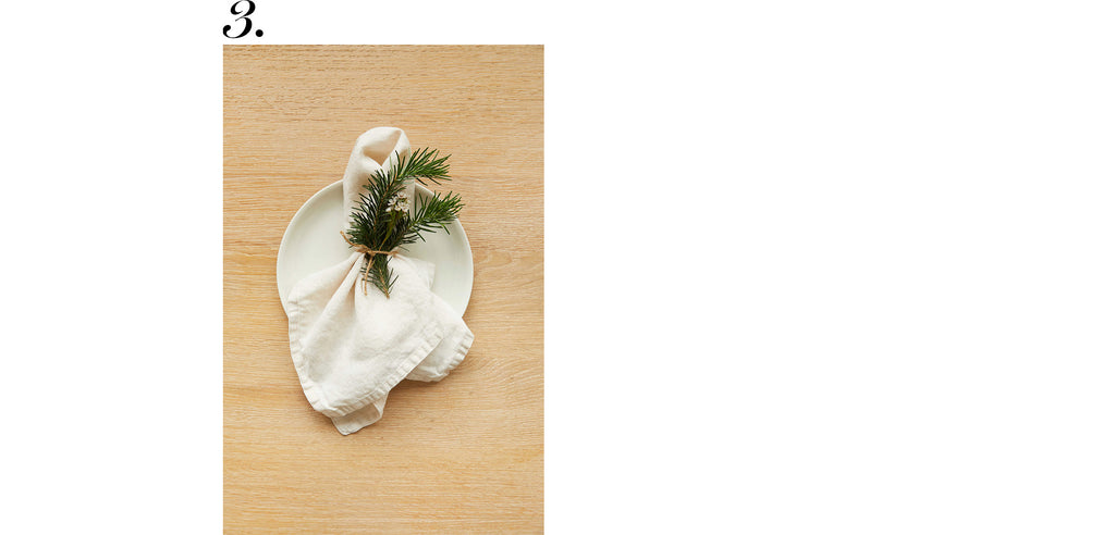 The UNDONE minimalist table setting with napkins and foliage