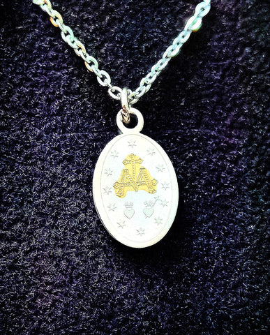 necklace with lady on it