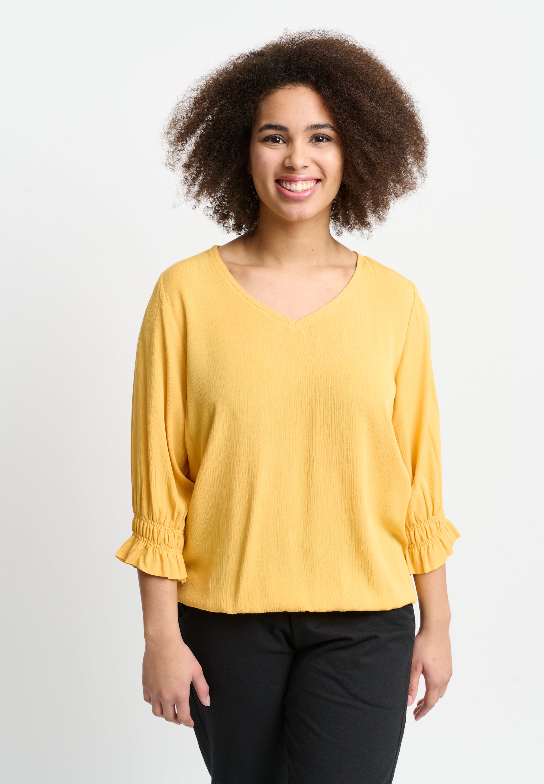 Se Apirvine - Warm Yellow - Bluse hos Gowoman.dk