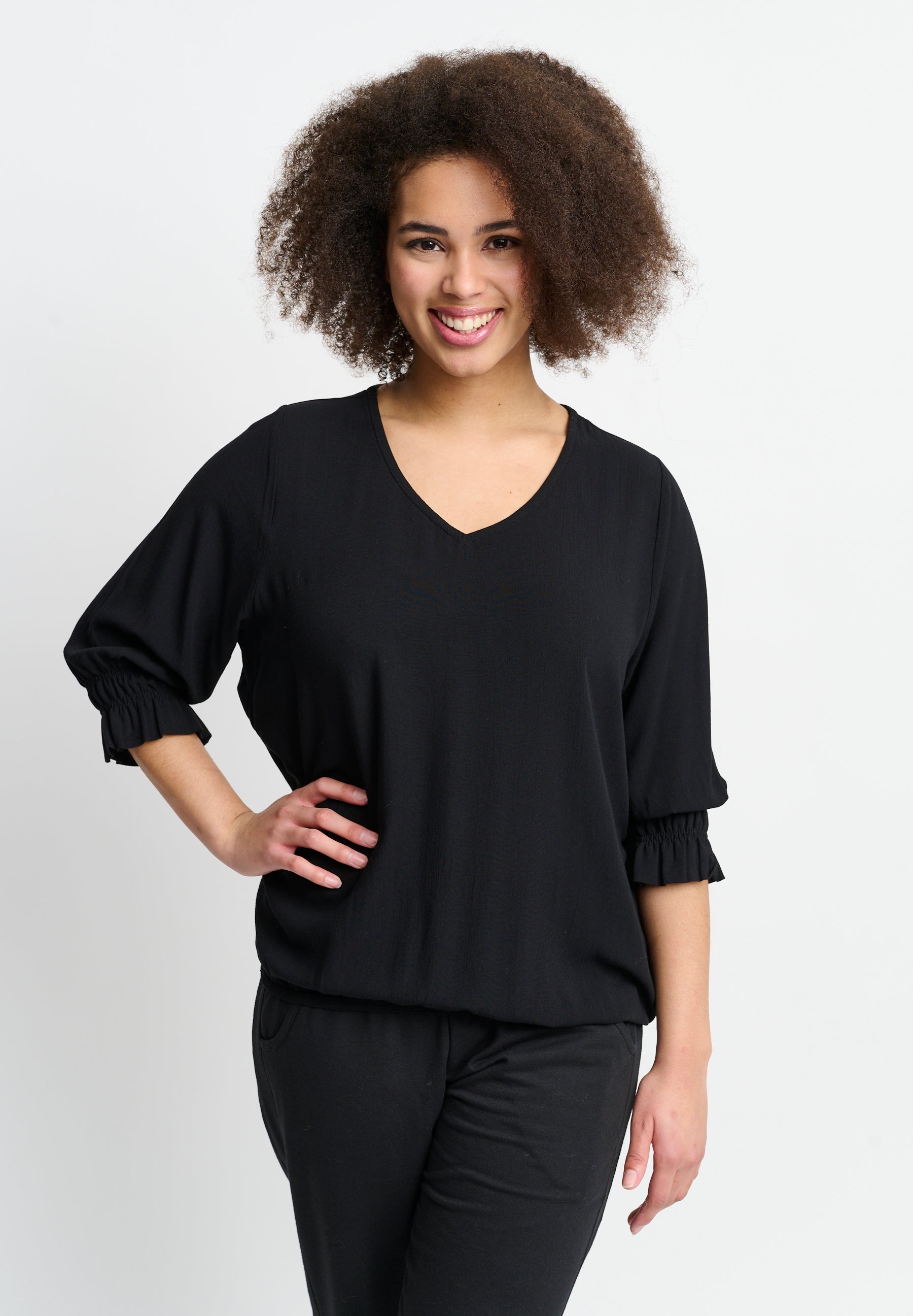 Se Apirvine - Black - Bluse hos Gowoman.dk