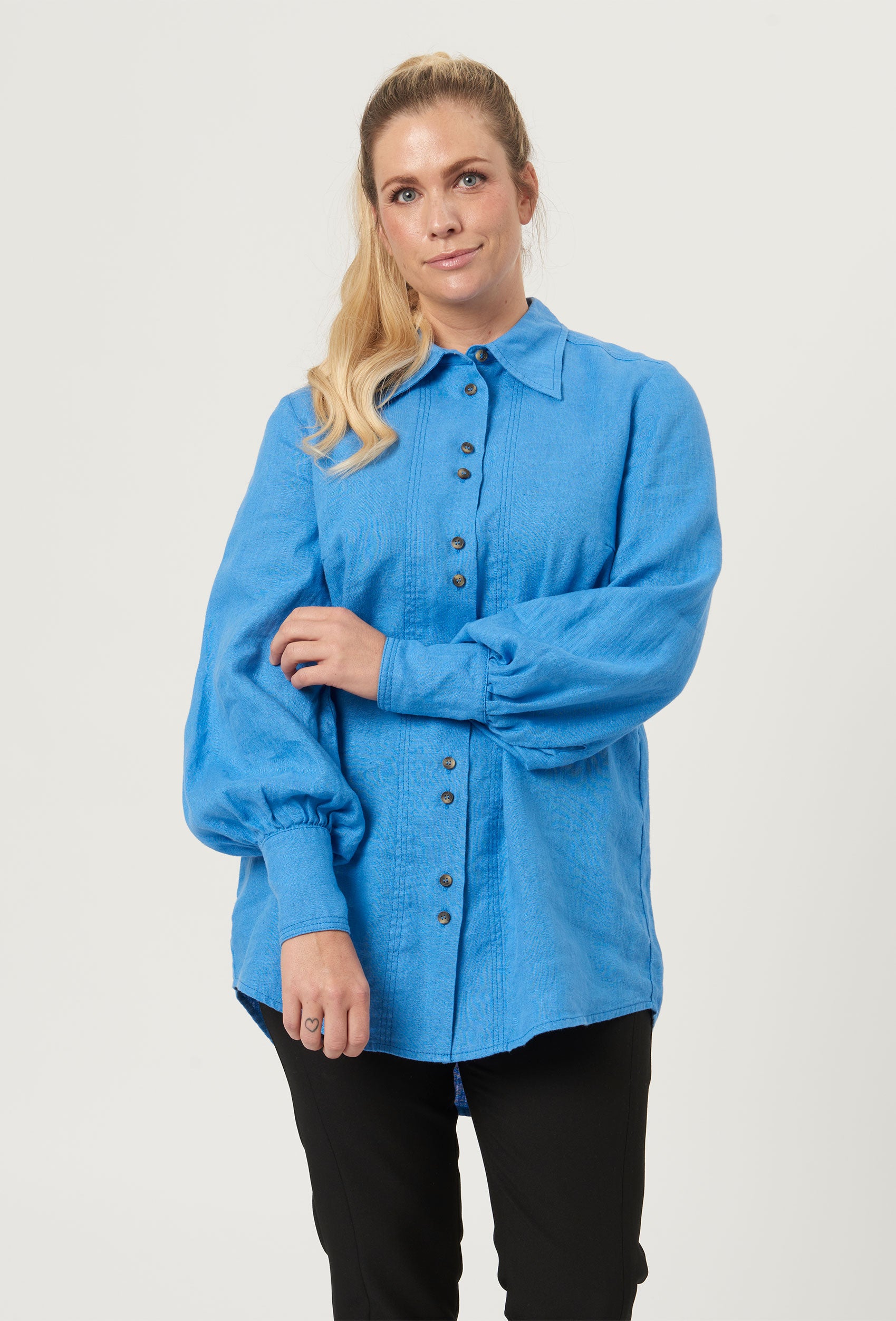Se Etlavin - Sapphire Blue - Skjorte hos Gowoman.dk