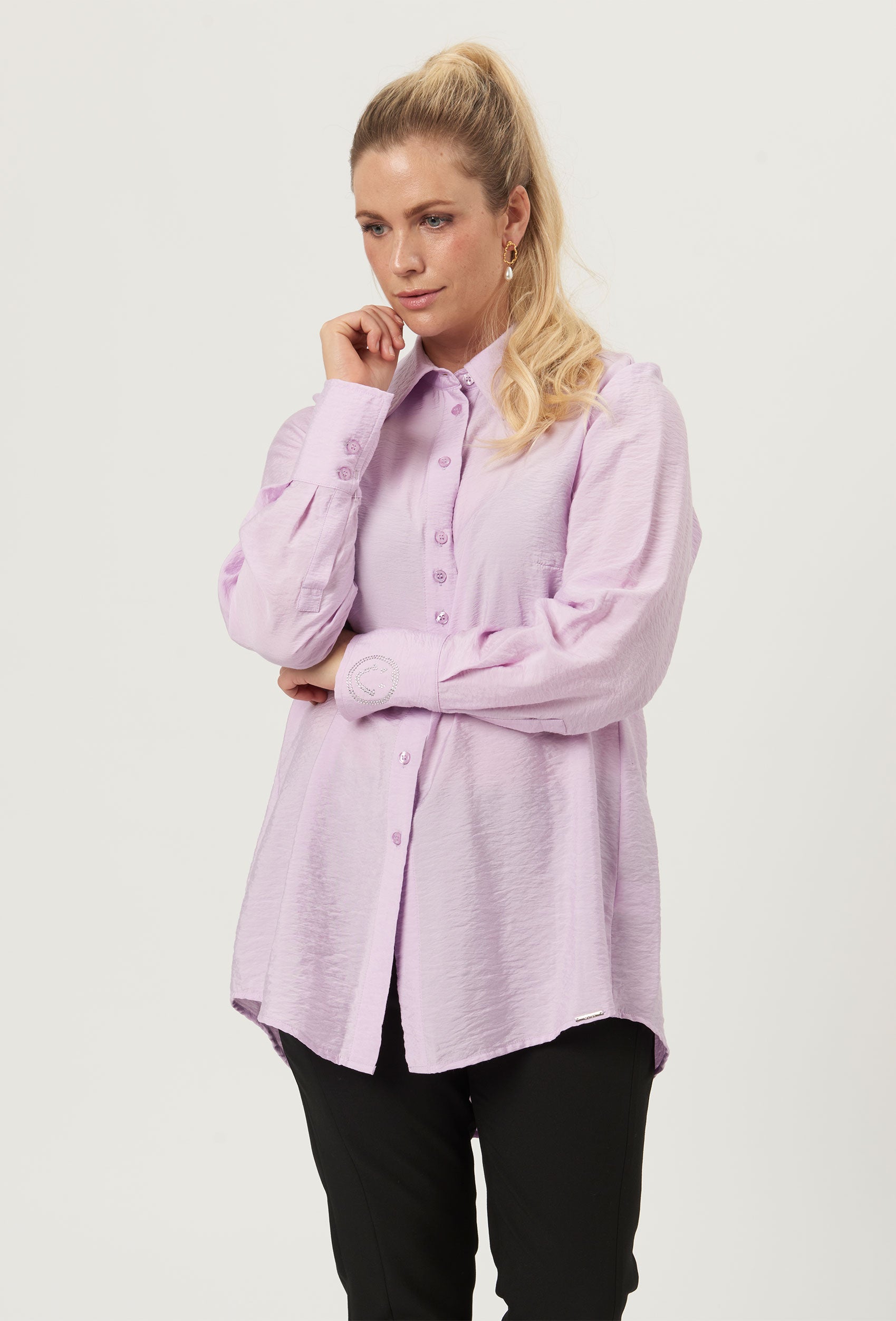 Se Etlione - Lavender Purple - Bluse hos Gowoman.dk