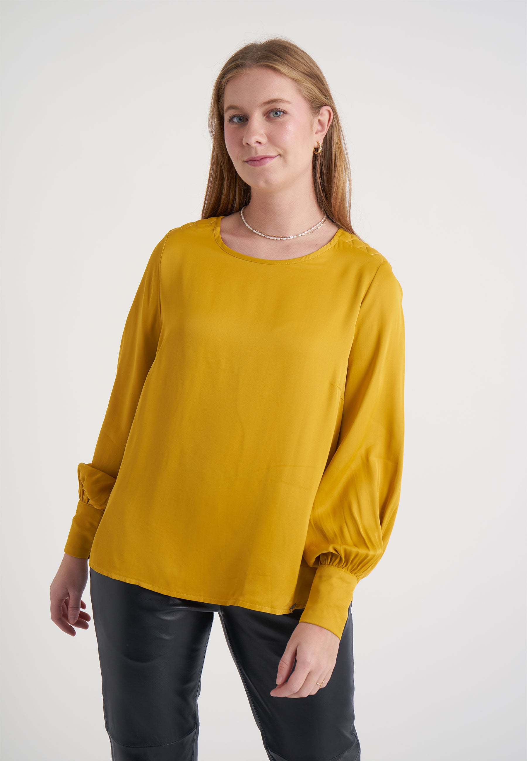 Se Etneena - Warm Yellow - Bluse hos Gowoman.dk
