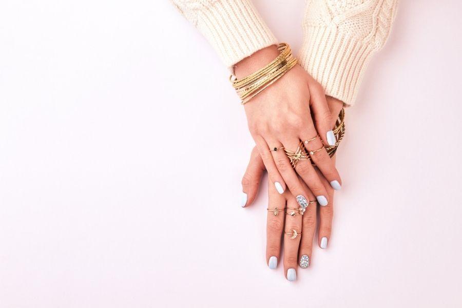 6 Ways to Wear Gold & Silver Jewellery Together