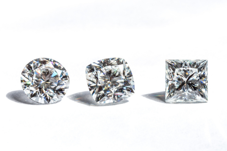 cushion cut and round cut diamonds side by side
