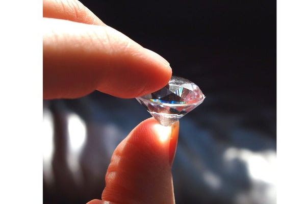 How to Tell a Fake Diamond from a Real Diamond - 8 Different Ways