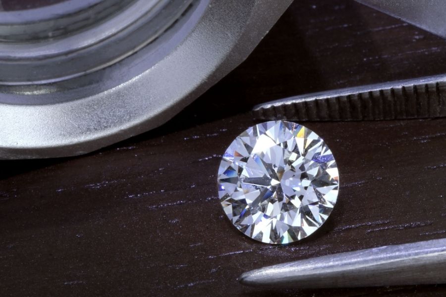 round cut diamond on dark background