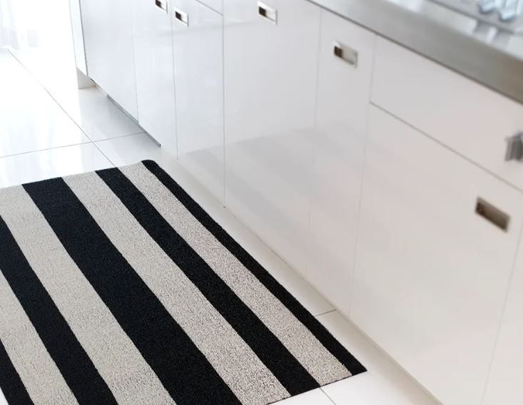 Chilewich Bold Stripe Shag Doormat - Silver/Black