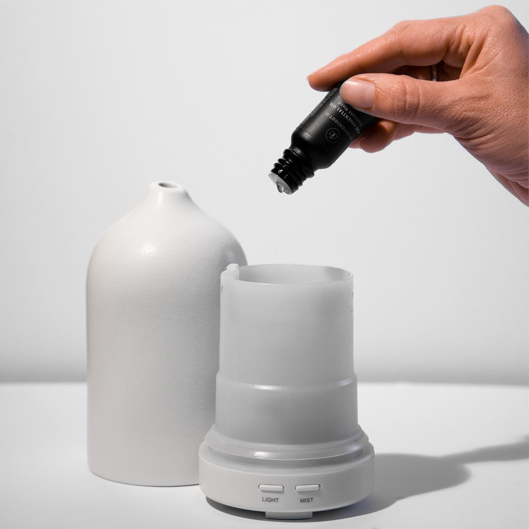 Ceramic Diffuser & Essential Oils Kit - White