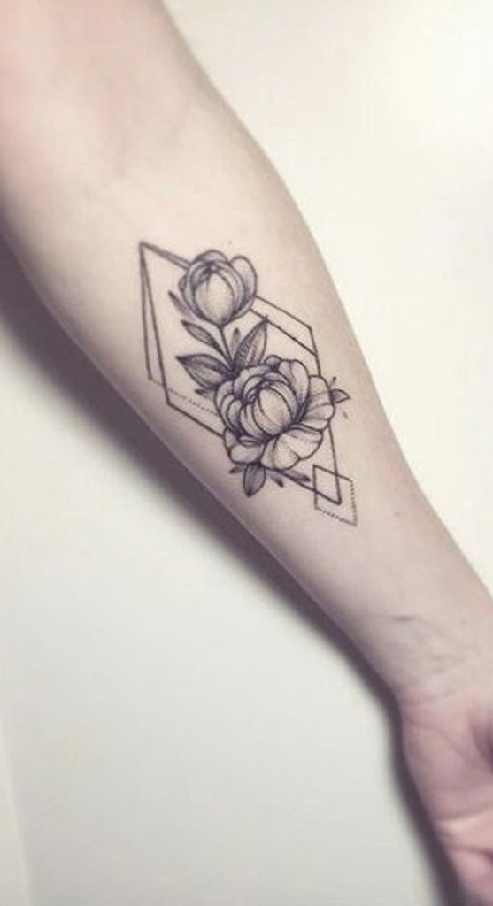 Geometric Rose Forearm Tattoo Ideas for Women -  ideas geométricas del tatuaje del antebrazo color de rosa para las mujeres - www.MyBodiArt.com 