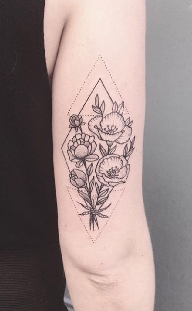 Geometric Rose Arm Tattoo Ideas for Women -  ideas pequeñas del tatuaje del brazo de la flor para las mujeres - www.MyBodiArt.com 